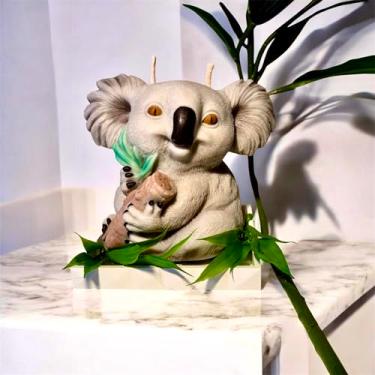 Imagem de Vela Aromática Decorativa em Formato de Coala com Eucalipto, Artesanal - Aroma - Chiclete
