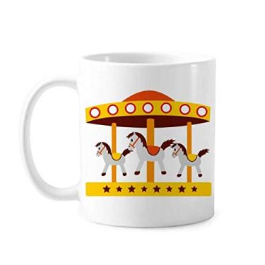 Imagem de Caneca de cerâmica cerâmica com ilustração de carrossel colorido de parque de diversões