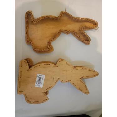 Imagem de embalagem de chocolate no formato de uma coelho feito em madeira e pal