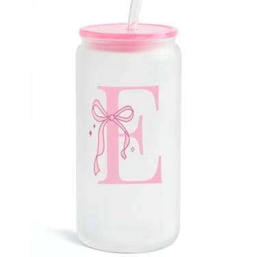 Imagem de SANDJEST Copo de vidro monograma com tampa acrílica e canudo, copo de café gelado fosco personalizado 473 ml, monograma presentes iniciais para mulheres meninas no aniversário (E)