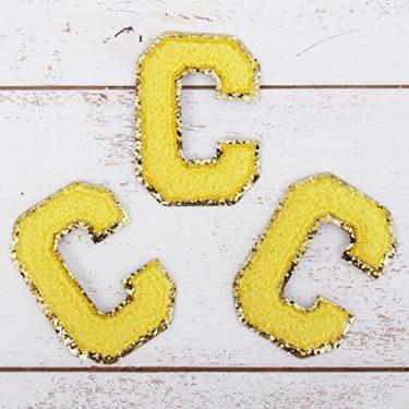 Imagem de Pacote com 3 adesivos de chenille ferro sobre glitter universitário letra "C" - Tecido de chenille amarelo com acabamento em glitter dourado - Costurar ou passar - 5,5 cm de altura