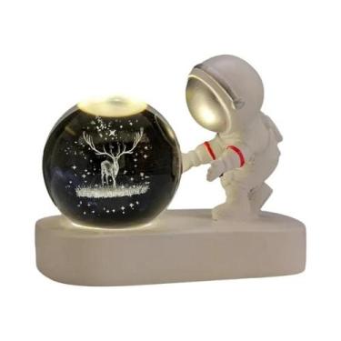 Imagem de Abajur Astronauta com Bola de Cristal LED - Luz Noturna USB para Quart