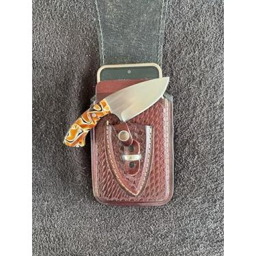 Imagem de Faca Campeira Skinner Muladeira Artesanal 15cm com Lâmina Inox 8cm, Cabo Madeira Muirapiranga ou Resina + Bainha para Celular – Versátil para Churrasco, Campo, Uso Rural e Dia a Dia (Dourado Lisa)