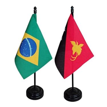 Imagem de Kit Bandeira de Mesa Brasil e Papua-Nova Guiné, Oxford, 26cm Altura, 18x11cm, Base Plástica, Decoração Escritório e Eventos