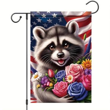 Imagem de Starlit Patio Bandeira patriótica de jardim de guaxinim 4 de julho, bandeira americana 30,5 x 45,7 cm, flores duplas, vida selvagem, decoração de quintal, decoração sazonal, exterior, dia da