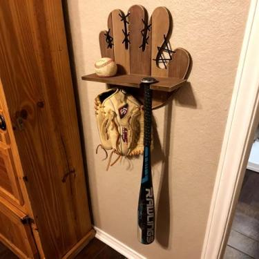 Imagem de AceOrbit Suporte de taco de beisebol de madeira e prateleira de exibição de bola de palmeira montado na parede, lembranças esportivas e colecionáveis, organizador de armazenamento flutuante rústico