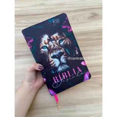 Imagem de Bíblia Leão Dalila com pingente fé dourado ARC - CENTRAL