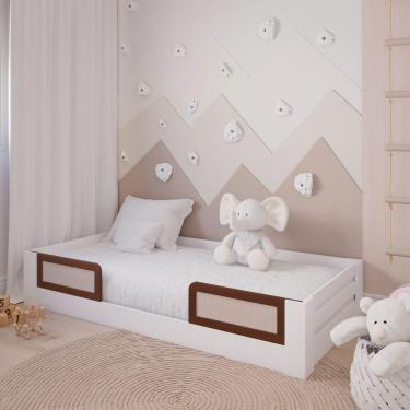 Imagem de Cama Infantil Montessoriana Solteiro Eliza Com Aplique Em Madeira E Rattan Branco