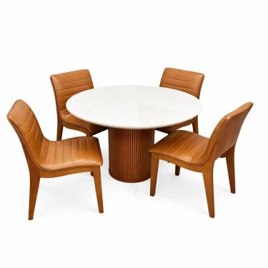 Imagem de Mesa de Jantar Dara 110cm Redonda com Vidro e 4 Cadeiras Sofia em Corino Estofadas Lj Móveis Cor Cinamomo Off White com Tecido Caramelo