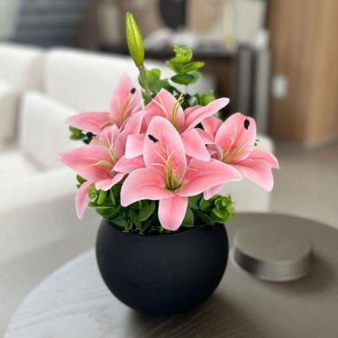 Imagem de Arranjo Centro de Mesa Lírio Rosa Completo Artificial Vaso Preto
