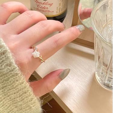 Imagem de 2 peças de anéis ajustáveis de zircão incrustado de flor de camélia branca doce anéis de liga banhada a ouro feminino acessórios de joias modernas