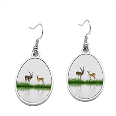 Imagem de Brinco isolado Blackbuck com grama verde – Brincos pendentes para meninas – Presente de festa de aniversário dos namorados