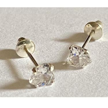 Imagem de Brinco Baby Pedra Coração 4mm Prata 925 Tarraxa Tipo Baby - MPJoias