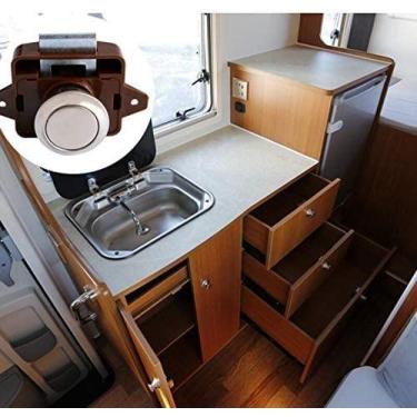 Imagem de Fechadura Com Botão de pressãO: O Design Inovador do Botão Desta Fechadura Permite Fácil Travamento e Destravamento Com um Simples Toque, Garantindo que As Portas do Armário e