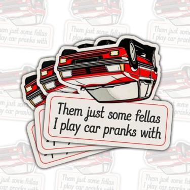 Imagem de 3 peças Them Just Some Fellas I Play Car Pranks with Sticker, Car Prank Fellas Sticker, adesivos engraçados de carro para laptop, garrafa de água, carro, telefone, capacete, janela, Kindle, caderno, 3