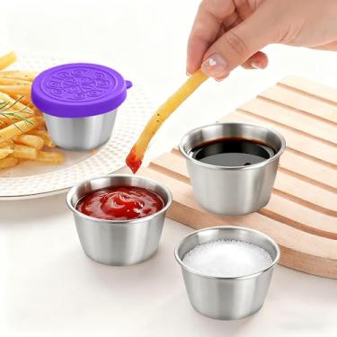 Imagem de 4 recipientes pequenos para condimentos com tampas de silicone à prova de vazamento, recipiente para molho de salada de 70 g, copos de molho de aço inoxidável reutilizáveis para lancheira, piquenique
