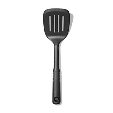 Imagem de OXO Espátula quadrada de nylon Good Grips preta