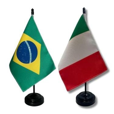 Imagem de Kit Bandeira de Mesa Brasil e Itália, Dupla Face, 19x13cm, Base Preta, 26cm Altura, Tecido Oxford, Decorativa para Escritório e Eventos