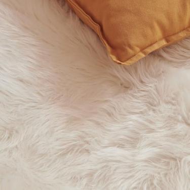 Imagem de Tapete macio e fofo para quarto, tapetes de pele, tapetes de cabeceira peludos para quarto de crianças, almofadas de sofá de pele de carneiro, tapete peludo para sala de estar, branco, 70x180cm