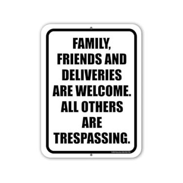 Imagem de Honey Dew Gifts, Family, Friends and Deliveries are Welcome All Others are Trespassing, placa de metal, placas de porta, placas de segurança doméstica, placas de aviso de propriedade, 23 cm por 30 cm,