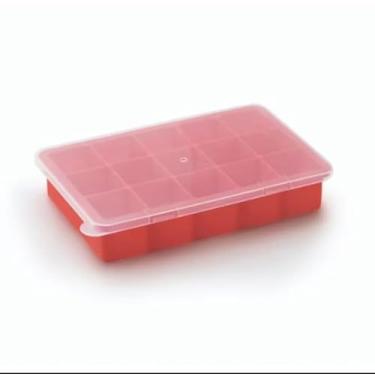 Imagem de Forma de Gelo Com Tampa, Feita de Silicone e Polipropileno na Cor Vermelha. Produz 15 Cubos de Gelo Por Vez de 27ml Cada. Prática, Resistente e Reutilizável
