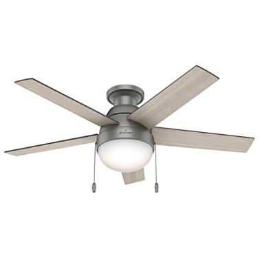 Imagem de Ventilador de teto baixo perfil interno Hunter Anslee com luz LED e controle de corrente de puxar, 116,8 cm, prata fosca