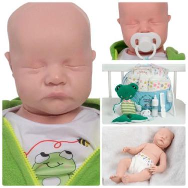 Imagem de Bebê Menino Realista Roupinha de Sapo com Pelúcia Fofa - Cegonha Rebor