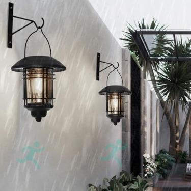 Imagem de Lâmpadas de parede solares externas com sensor de movimento lanterna suspensa sem fio metal arandela de vidro sombra IP65 à prova d'água vintage jardim luzes de parede para garagem, quintal, pátio