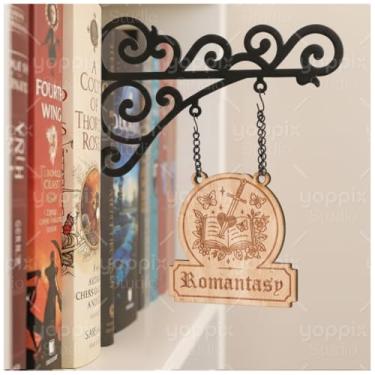Imagem de Sinais de taberna YOPPIX Book Nook - Decoração de prateleira medieval com suportes para pendurar, divisórias de gênero de livro de romance de fantasia para biblioteca doméstica, organização de estante