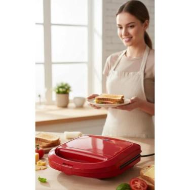 Imagem de Sanduicheira Grill Vermelha Compacta: Praticidade e Sabor - Congratula