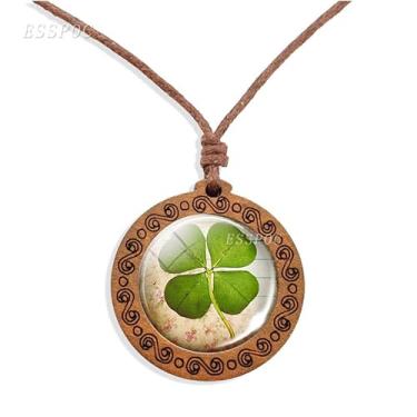 Imagem de Colar de trevo de 4 folhas de folhas secas Dia de São Patrício Colar com pingente geométrico medalhão de vidro à prova d'água corda de cera que brilha no escuro casal iluminação 2 peças, Sem Pedra Preciosa