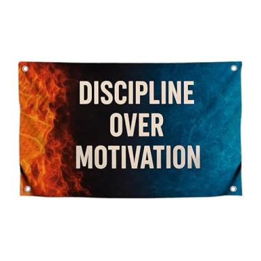 Imagem de Bandeira masculina legal de 9,5 x 1,5 m com citação "Discipline Over Motivation" com quatro ilhós de latão - Bandeiras fantásticas de um lado para homens de quarto - Tapeçarias de poliéster para
