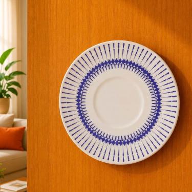 Imagem de Pires Decorativo de Parede Enfeite para Sala Cozinha Quarto com Suporte em Cerâmica Branco