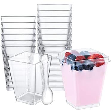 Imagem de SHOPDAY Copos de sobremesa de plástico de 140 g com tampas, pacote com 100 copos pequenos quadrados claros parfait com colheres, mini copos de plástico para servir para degustação de festas, aperitivos, mousse, iogurte