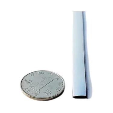 Imagem de Moldura De PVC Macio Cromado Prata Para Carroceria De Caminhões E Carr