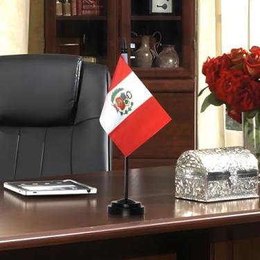 Imagem de Conjunto de bandeiras de mesa de luxo Peru - 15 x 10 cm em miniatura peruana PE desktop bandeira com haste sólida de 30,5 cm - Cor vívida e resistente ao desbotamento - Base preta e topo de lança