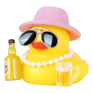 Imagem de Decoração de painel de carro de pato de borracha engraçada com chapéu rosa, colar de pérolas, óculos de sol de diamante, copo de cerveja e garrafa - Acessório para alívio de estresse estridente para