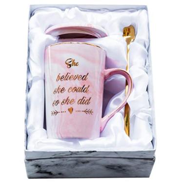 Imagem de Caneca de café Mugpie She Believed She Could So She Did – parabéns presentes de formatura para sua filha menina amamentação universitária – Inspiração motivacional fofa 340 g rosa cerâmica + caixa de presente