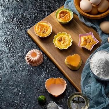 Imagem de 5 moldes de silicone para assar, mini cupcakes, forros de muffin, copos reutilizáveis para forno, fritadeira a ar, micro-ondas, máquina de lavar louça, 5 formas para estrelas redondas, coração, flores