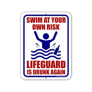 Imagem de Honey Dew Gifts, Swim at Your Own Risk Lifeguard is Drunk Again, decoração de piscina, placas engraçadas, placas de piscina, decoração de festa na piscina, decorações de piscina ao ar livre, 23 cm por