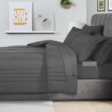 Imagem de Conjunto de edredom Queen listrado acolchoado – Conjunto elegante com edredom, protetor de colchão, conjunto de lençóis e fronhas — Design listrado sofisticado para casa e quartos de hóspedes, carvão