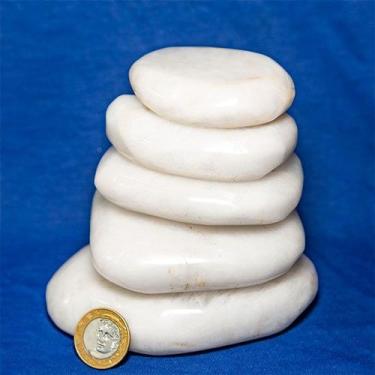 Imagem de 03 Kg de Pedras de Quartzo Leitoso Natural Tipo Seixo para Massagem - 