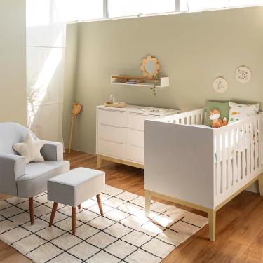 Imagem de Kit Quarto Theo com Pés Square Natural - Berço Mini Cama + Cômoda 6 Gavetas + Poltrona de Amamentação Capri com Puff - Branco