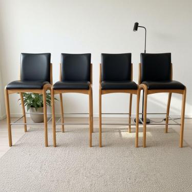 Imagem de Kit 4 Banqueta Aura Alta Madeira Maciça E Courino Preto Design Moderno Conforto Com Apoio Para Pés Mobília Decor