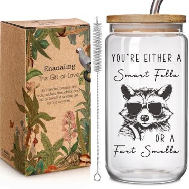 Imagem de Copo de vidro retrô de desenho de guaxinim de 473 ml com tampa e palha, presentes de Natal para homens e mulheres, melhor amiga - You're Either A Smart Fella or Fart Smella, presentes engraçados de