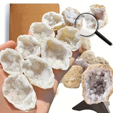 Imagem de 8 peças cavernas de quartzo natural que abrem no meio, conjunto de geodo branco de 3 a 5 cm com lupa e suporte de exibição ideal para presentes escolares e prêmios (conjunto de 8 peças de geodo branco