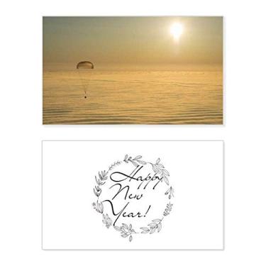 Imagem de Balão de sol brilhante dourado para festival, ano novo, cartão de felicitações, mensagem de abençoar presente