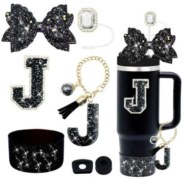 Imagem de Conjunto de acessórios de copo Stanley preto 7 peças, decorações de iniciais para Stanley Cup 850.5 g 1,134 g, inclui cobertura de palha de joia, tampa à prova de derramamento, pingente de alça, bota