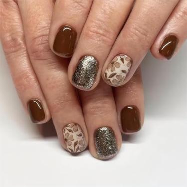 Imagem de RTKHFZE Pregos curtos quadrados de inverno, com desenhos de flores e glitter, unhas postiças