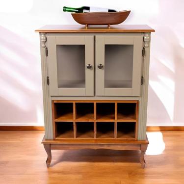 Imagem de Adega De Madeira 2 Portas Com Suporte Para Taças E Pés Luiz Xv - Amêndoa Com Tampo Base E Colméia Imbuia Glazer